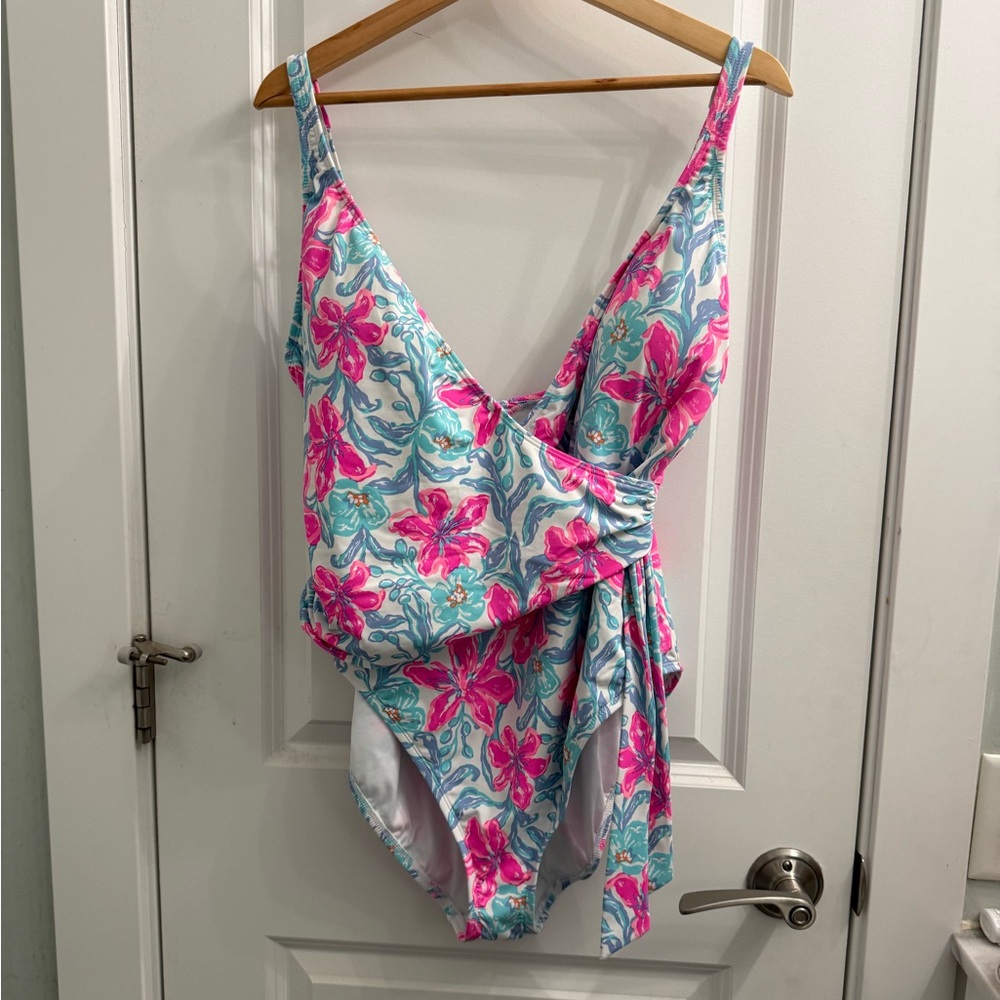 VGUC Pulitzer Dalhia One Piece Swimsuit in Beachside Haven, size 14 - Picture 3 of 5
